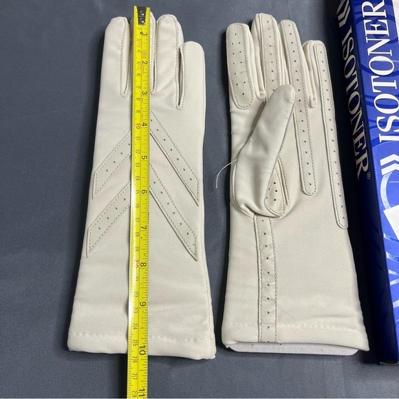 Isotoner Classics Gloves NEW BOX Leather Trim Oyster White Cosplay Costume Money - Picture 6 of 10
